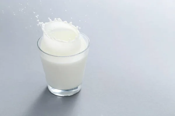 Napij Się Mleko Szklance — Zdjęcie stockowe