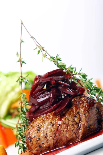 Restaurant Frisches Schmackhaftes Fleisch Mit Gourmetgarnitur — Stockfoto