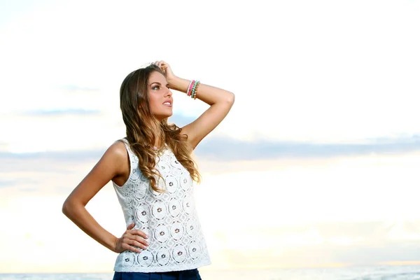 Portrait Beautiful Girl Brown Hair Who Posing Sky Background — Stock Photo, Image