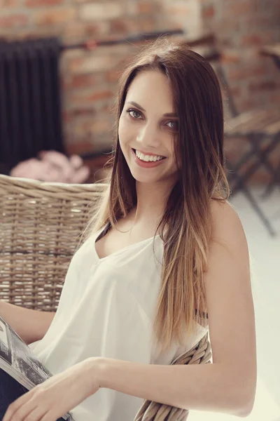 Estilo Vida Mulher Encantadora Casa — Fotografia de Stock