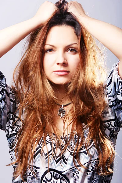 Genç ve güzel bir kadının portresi