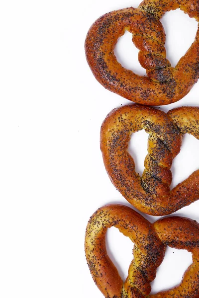 Yemek, yemek. Beyaz arka planda lezzetli krakerler.