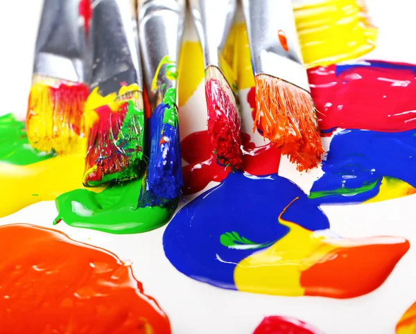 Renkli boya ve fırçaları kapat