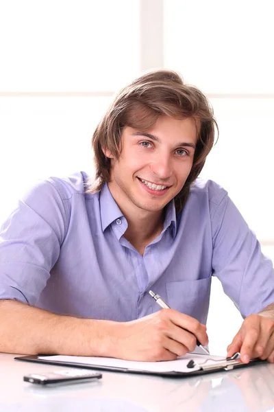 Junger Und Gutaussehender Geschäftsmann Arbeitet Seinem Büro — Stockfoto