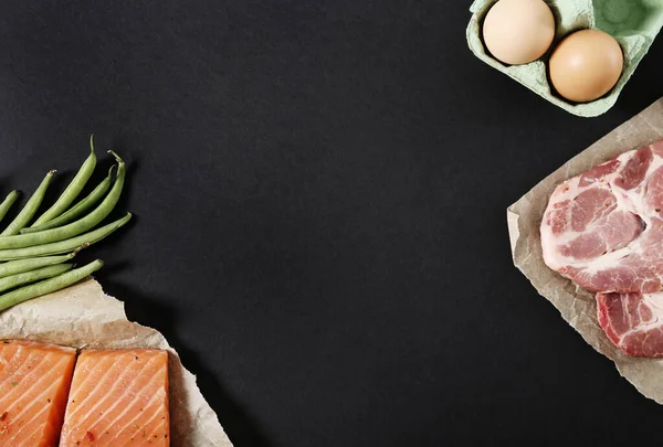 Diyet olsun. Sağlıklı, masada sağlıklı yiyecekler var.