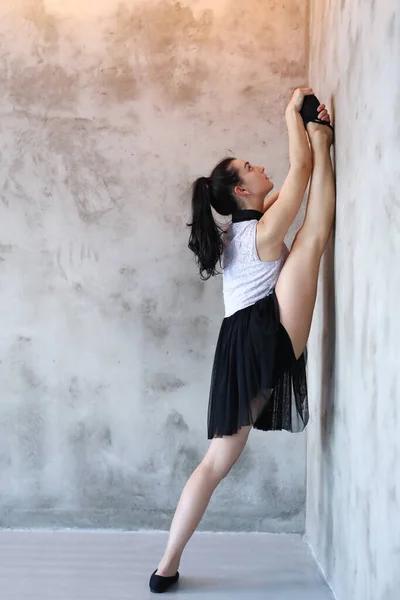 Mujer Flexible Estudio Danza —  Fotos de Stock