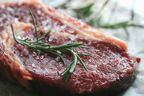 Cucinare Preparare Carne Bistecca Cruda Sul Tavolo — Foto Stock