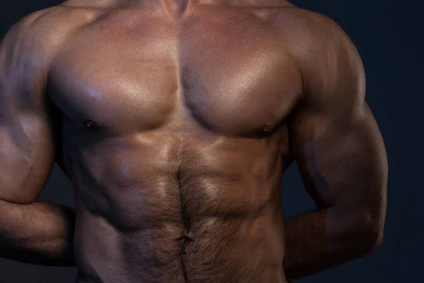 Foto Torso Hombre Musculoso Desnudo Sobre Fondo Oscuro —  Fotos de Stock