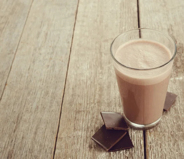 Tahta masada nefis bir milkshake.