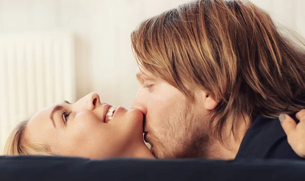 Amor Relacionamento Casal Bonito Casa — Fotografia de Stock