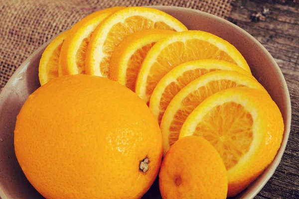 Deliziosa Arancia Sul Tavolo Legno — Foto Stock