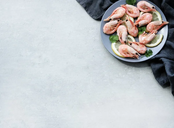 Limonlu lezzetli karidesler