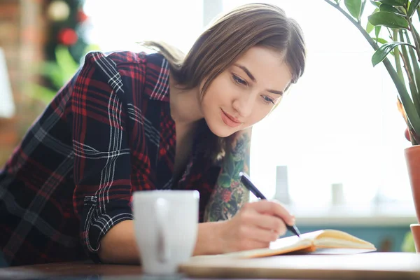 Yaşam tarzı ve eğlence. Kadın gün için planlar yapıyor