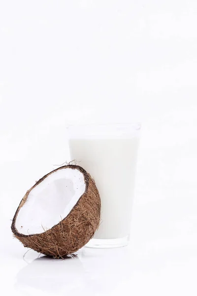 Napij Się Pyszne Mleko Kokosowe Stole — Zdjęcie stockowe