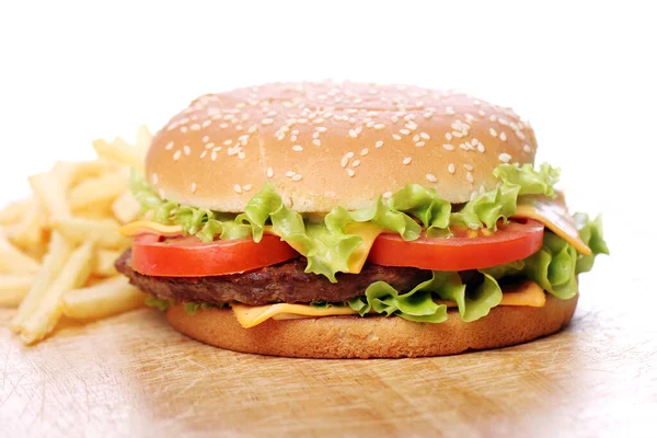 Büyük ve lezzetli bir burger.