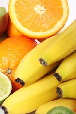 Taze ve renkli meyve yığını