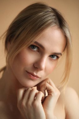 Güzellik ve spa. Yumuşak deri kadınla