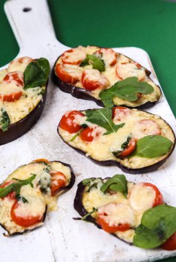 Patlıcandan yapılmış pizza.