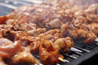 Kömürde taze et hazır.