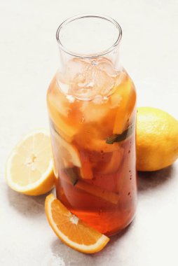 Limonlu buzlu çay.