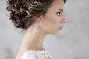 Gelinlik içinde güzel gelin