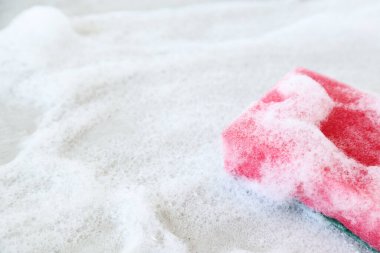 Ev, temiz. Köpüklü sünger