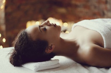 Boş zaman. Kaplıca salonundaki kadın.