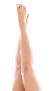 Beyaz arka planda ince kadın bacakları fotoğrafı.