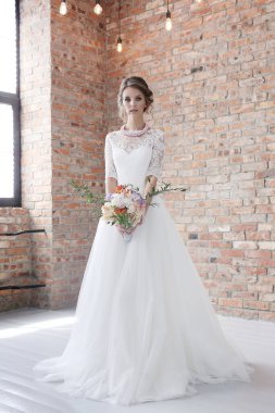 Gelinlik içinde güzel gelin