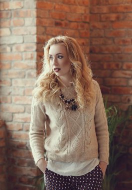 Duvardaki muhteşem kadın.