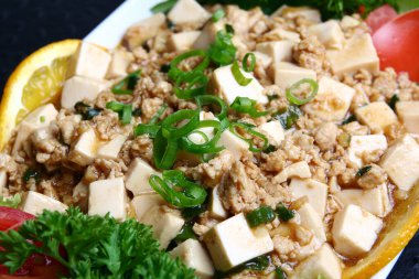 Soğanlı ve limonlu yemek.