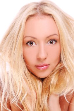genç ve güzel sarışın beyaz zemin üzerine