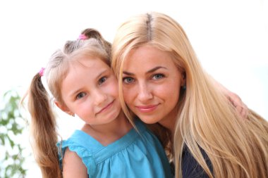 iki güzel kız evde