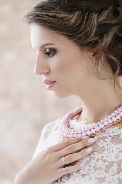 Gelinlik içinde güzel gelin