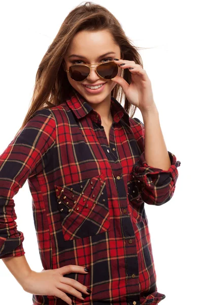 Junge Attraktive Frau Kariertem Hemd Und Sonnenbrille — Stockfoto