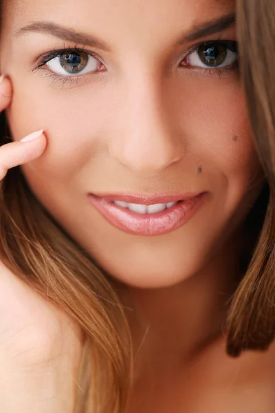 Retrato Cerca Una Mujer Que Toca Cara — Foto de Stock