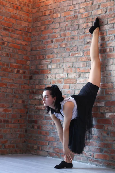 Flexible Woman Dance Studio — Stock Photo, Image