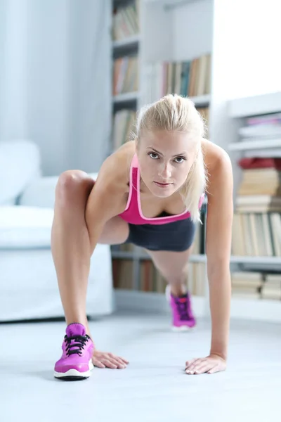 Entrenamiento Ejercicio Mujer Casa — Foto de Stock