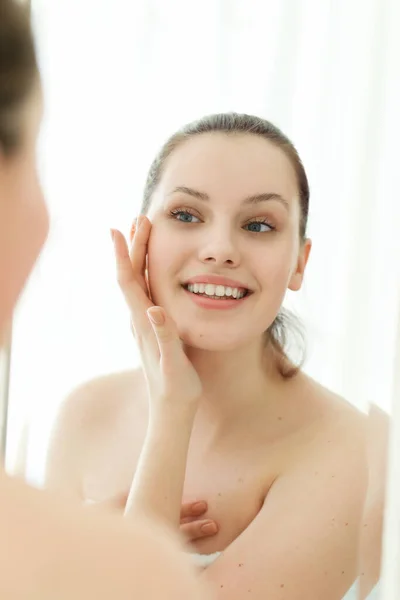 Hermosa Mujer Salón Spa — Foto de Stock