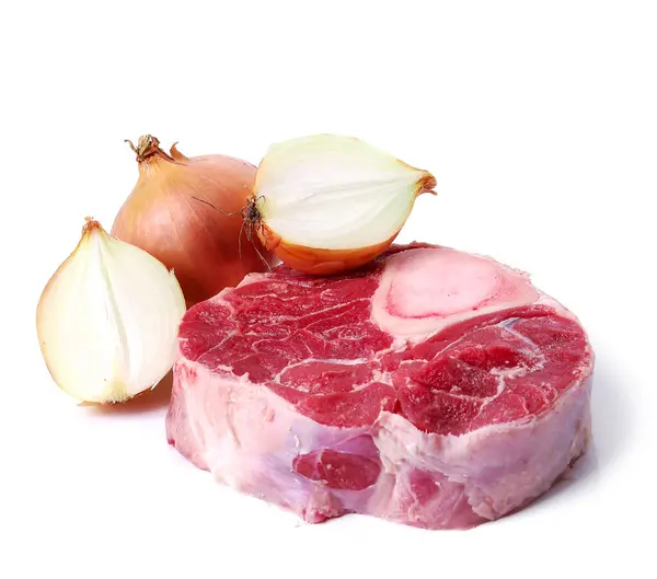 Grande Fetta Carne Con Cipolle Sfondo Bianco — Foto Stock