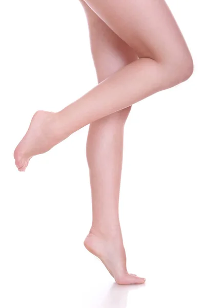 Schöne Frau Beine Über Weißem Hintergrund — Stockfoto