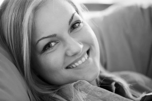 Portrait Young Blond Caucasian Woman Smiling — Stock Photo, Image