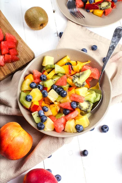 Deliciosa Ensalada Frutas Mesa — Foto de Stock