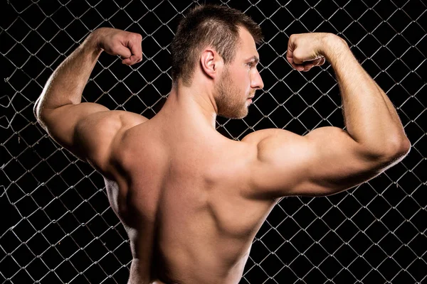 Homem Corpo Perfeito Está Mostrando Seu Corpo Perfeito — Fotografia de Stock