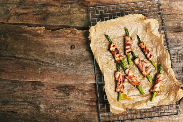 Comida Deliciosos Espárragos Con Tocino —  Fotos de Stock