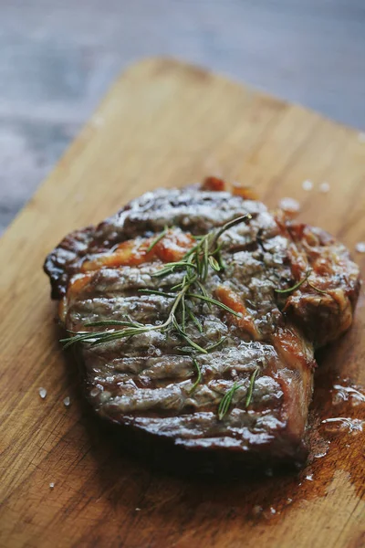 Cucinare Preparare Carne Bistecca Sul Tavolo — Foto Stock