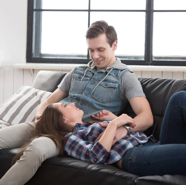 Amor Relacionamento Casal Bonito Casa — Fotografia de Stock