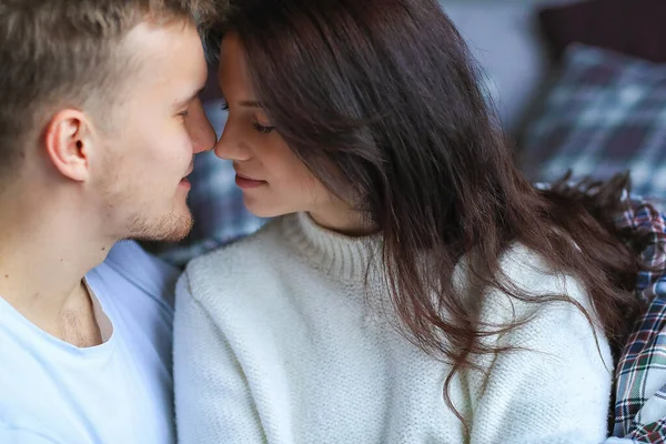 Relacionamento Casal Bonito Casa — Fotografia de Stock