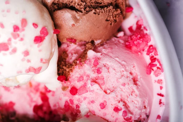 Eingefroren Leckeres Eis Auf Dem Tisch — Stockfoto