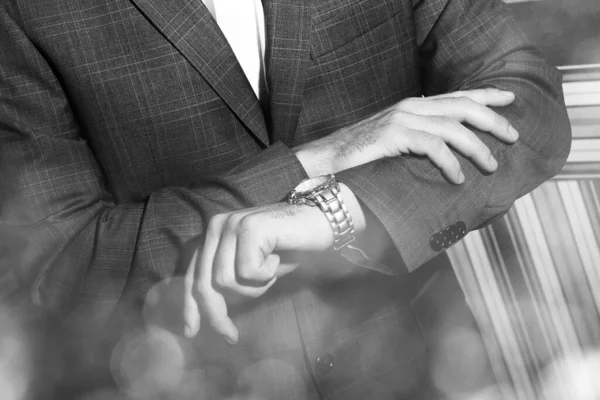 Handsome Man Suit Looking His Watch Photo Black White — Stock Photo, Image
